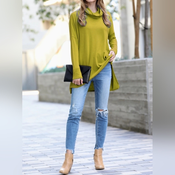 #192 🛑XL  Cowl Neck Long Sleeve Hi-Low Top - Picture 3 of 7